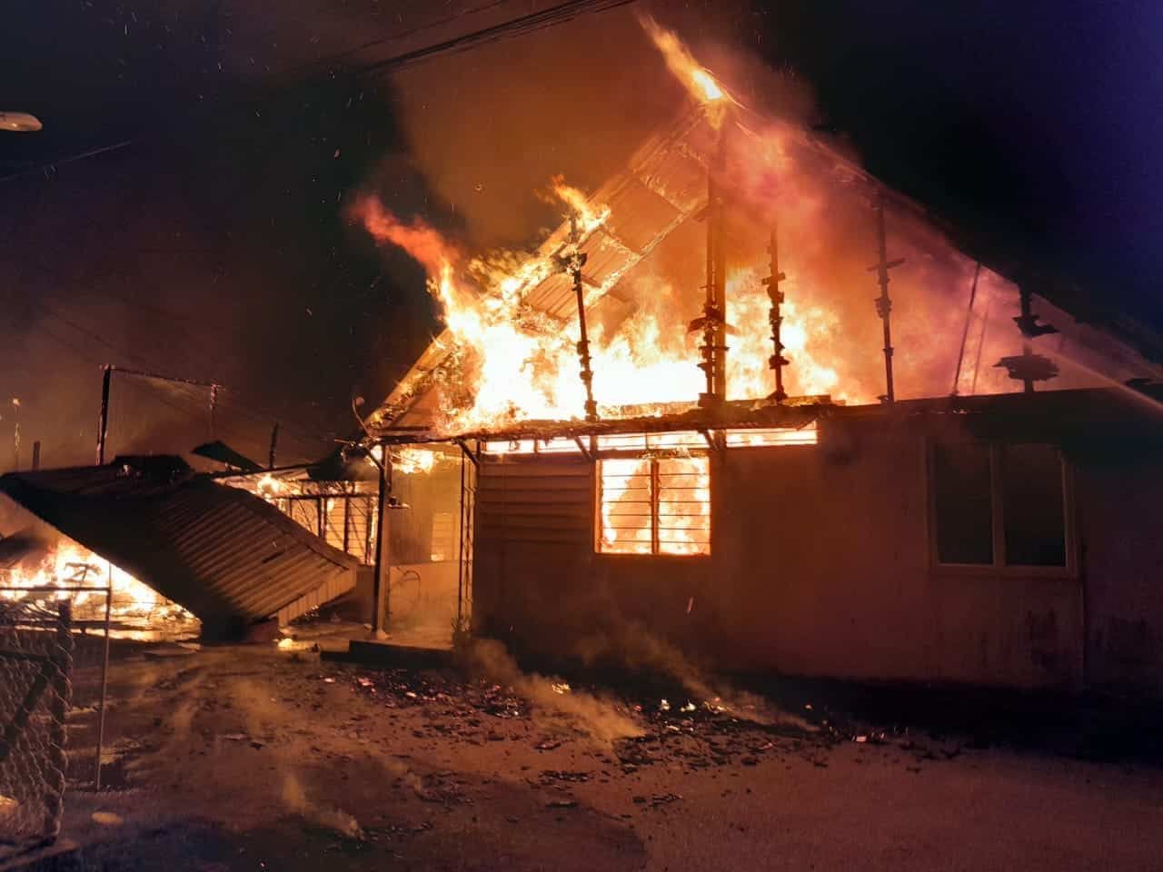 乔治市4木屋凌晨失火 烧毁约90%