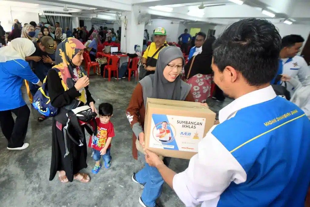 உணவுக் கூடைத் திட்டத்திற்கு எம்.பி.ஐ. அறவாரியம்  கூடுதலாக வெ.200,000 ஒதுக்கீடு