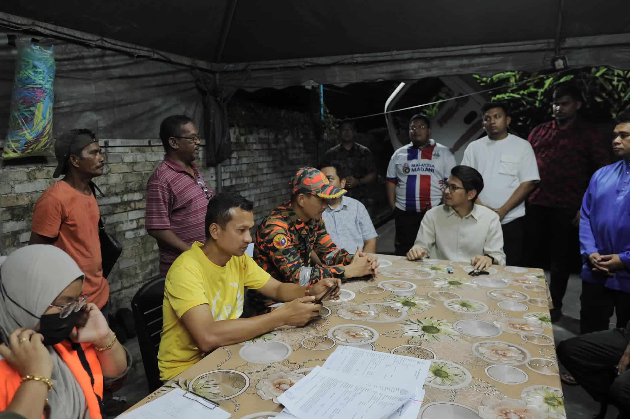 Anwar hulur bantuan segera kepada mangsa kebakaran, doa diberi ketabahan