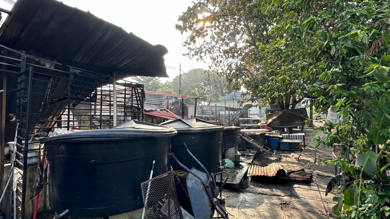 克拉末谷美食中心今晨火灾  无伤亡.安邦市会主席视察