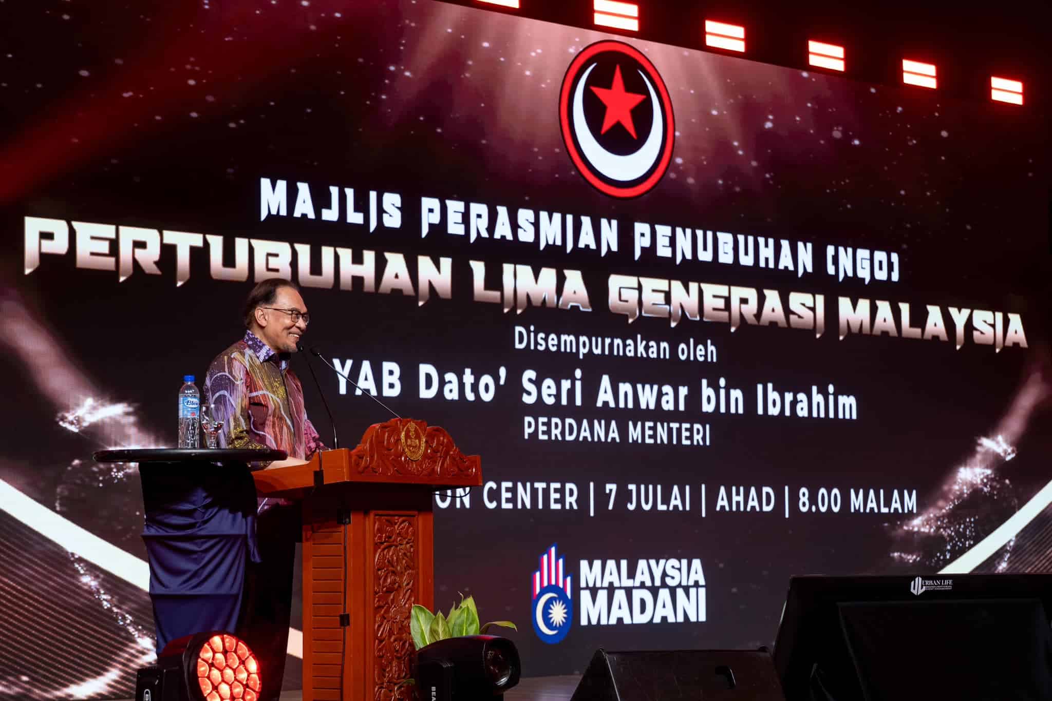 PM urges NGOs, youth movements to reject corruption, abuse of power