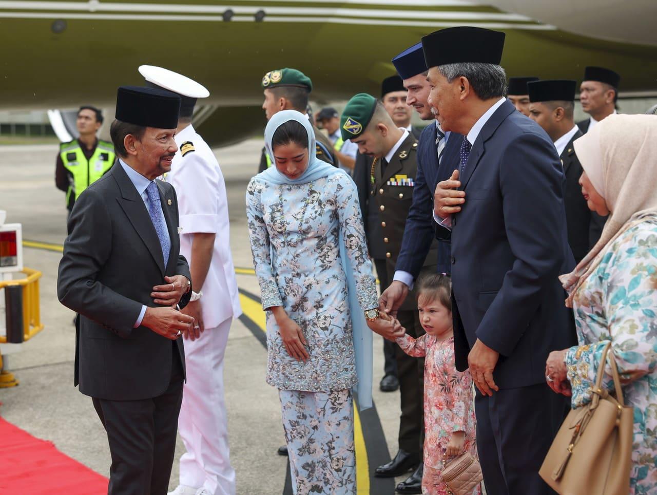 Sultan Hassanal arrives in Malaysia for Sultan Ibrahim's installation