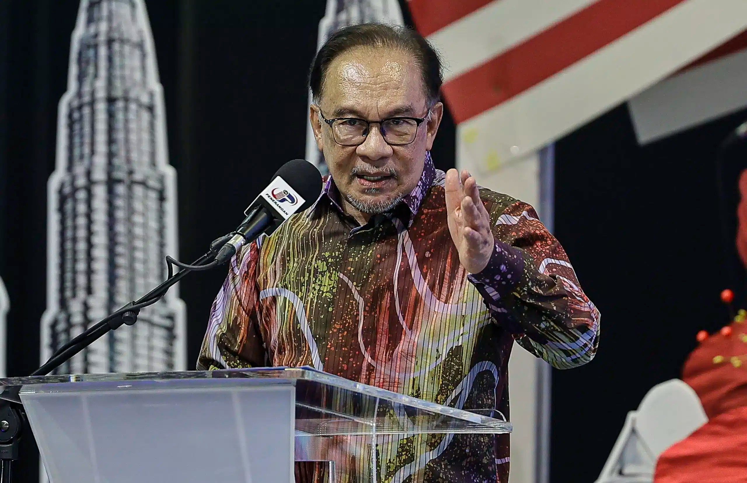 孟加拉局势升温.安华下令撤侨  外长：安排亚航专机明日载送