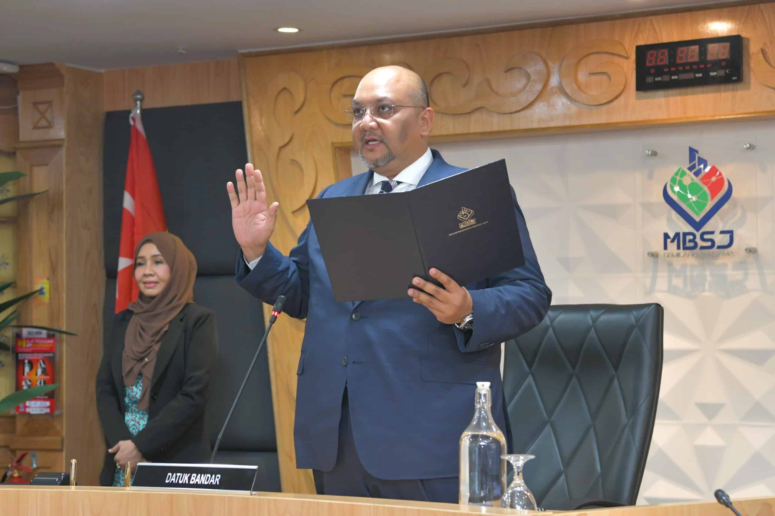 Amirul Azizan angkat sumpah datuk bandar Subang Jaya keempat