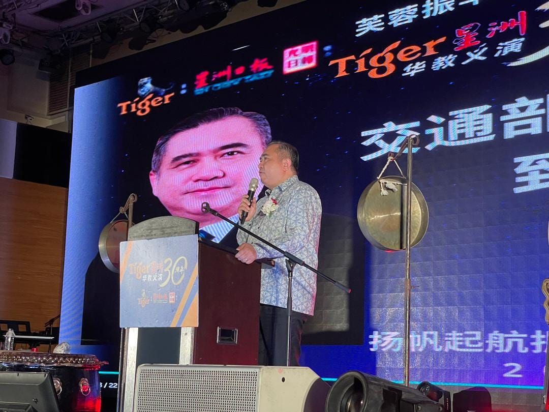 为芙蓉振中二校捎110万大礼  陆兆福：提升礼堂设备造福学子