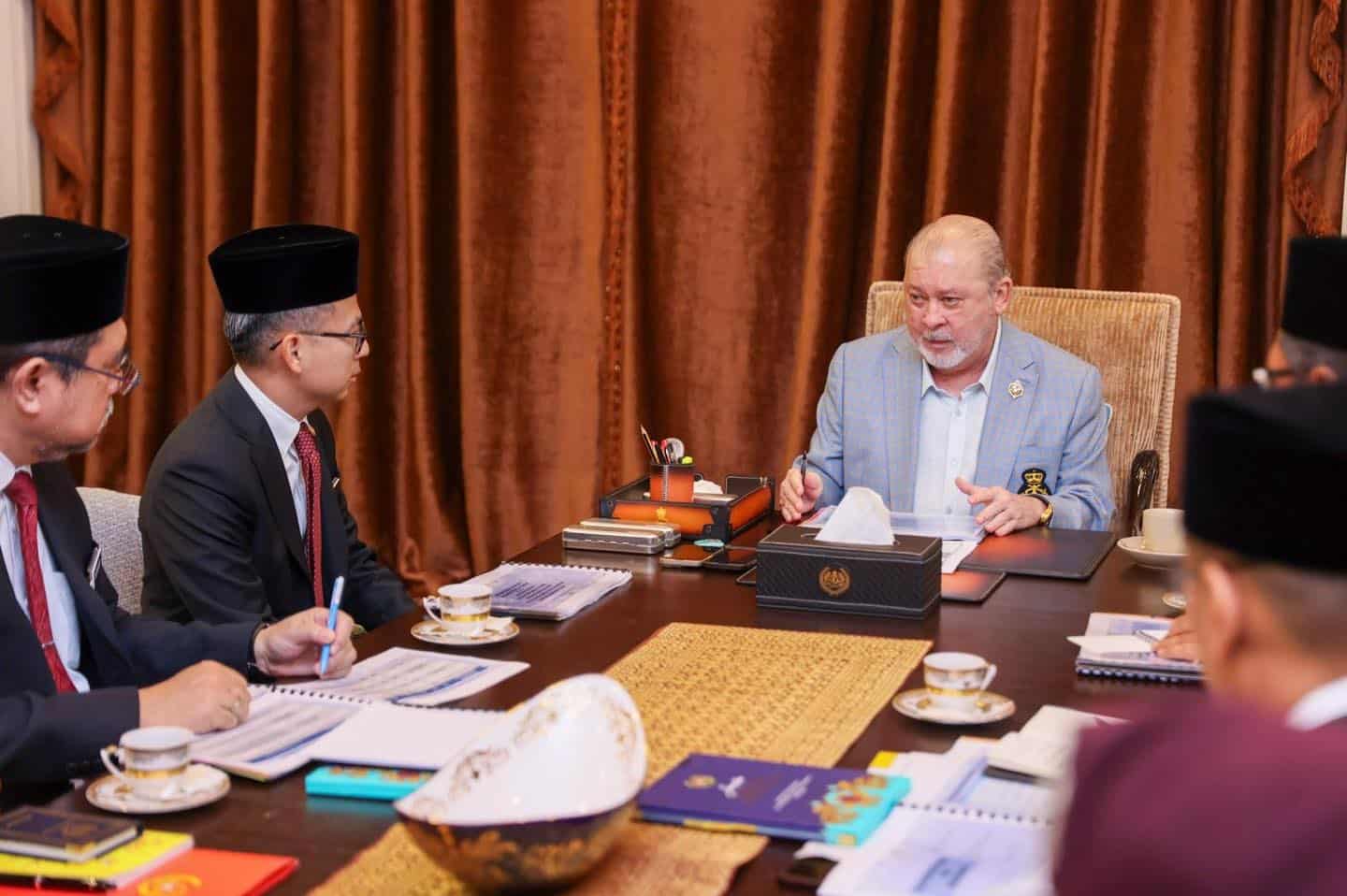 222 ‘wayang pacak’ to livestream King’s installation to all Malaysians