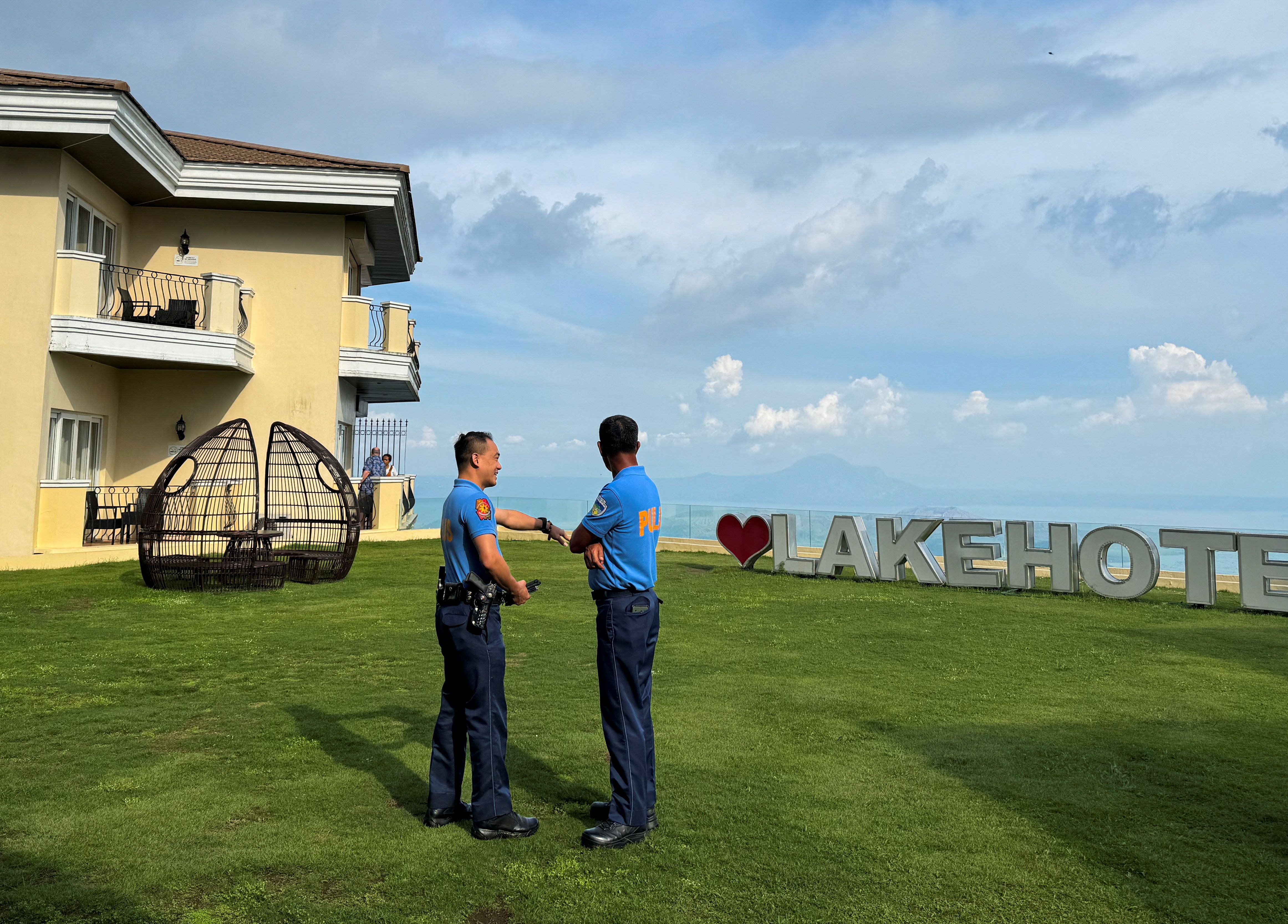 Philippines probing suspected killing of Australian couple, Filipino in hotel