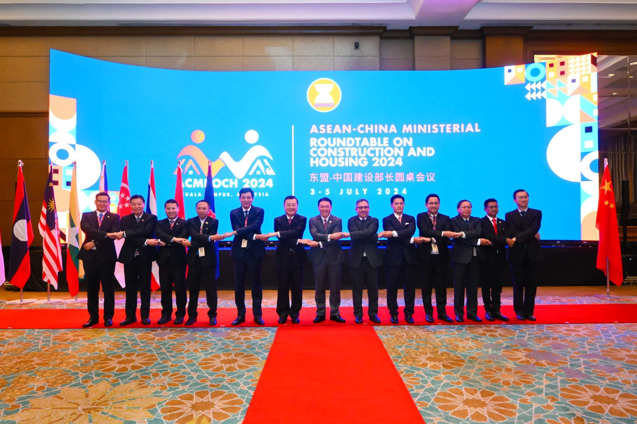 东盟中国建设部长圆桌会议    一致通过七点《吉隆坡协定》