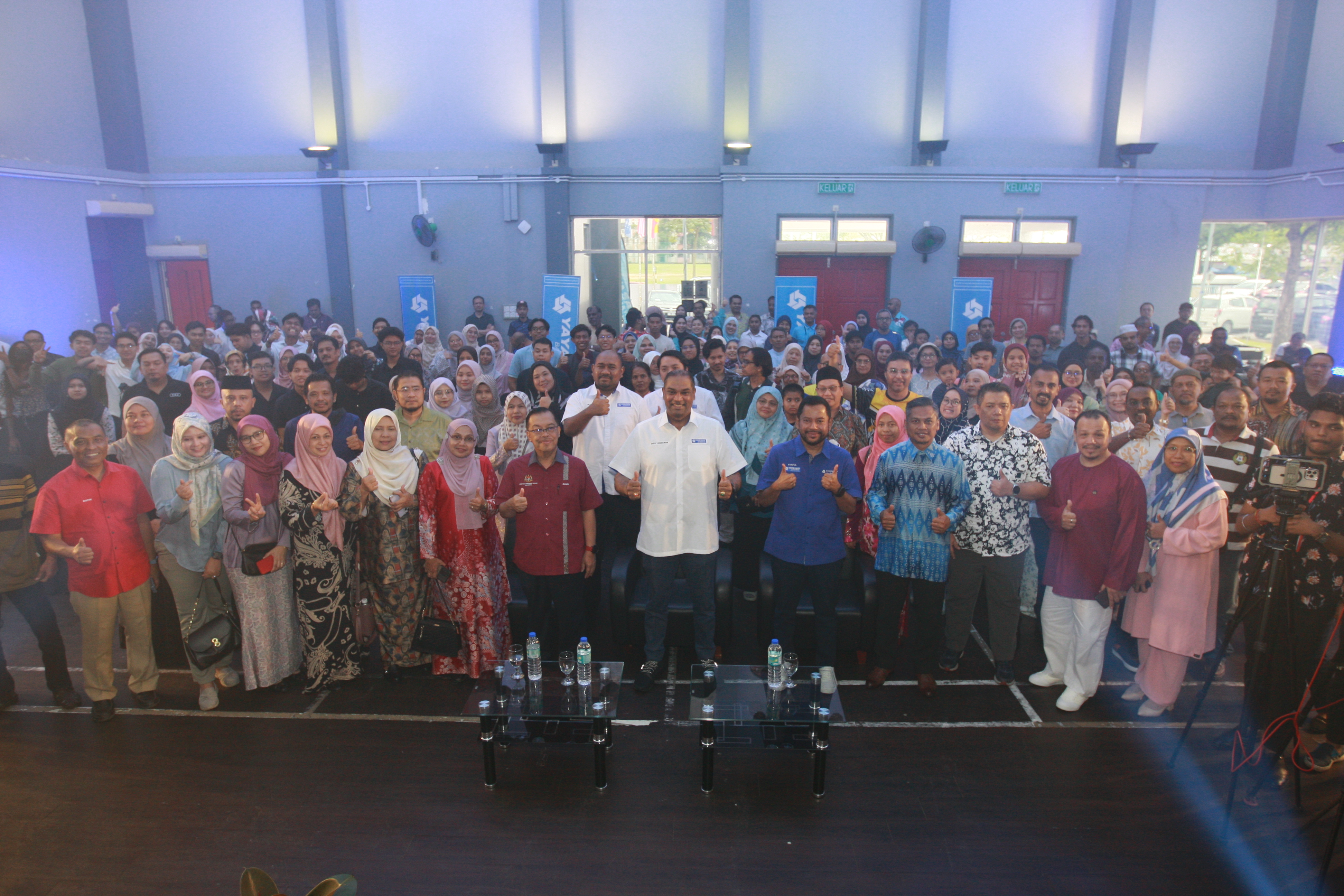 73 pelajar cemerlang SPM DUN Kota Damansara terima insentif