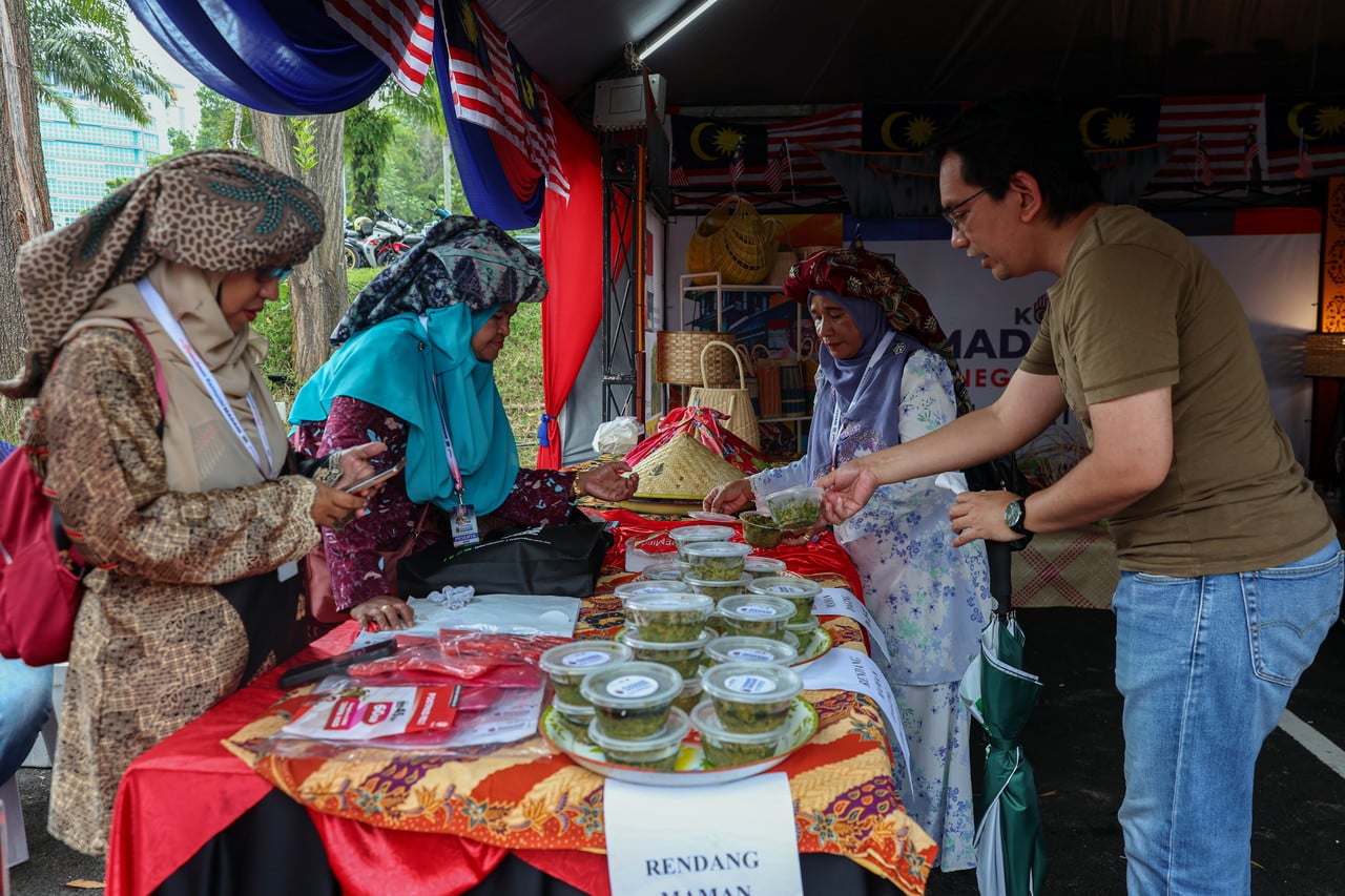 Pelancaran bulan kebangsaan dapat sambutan pelbagai kaum, cuba menu tradisi