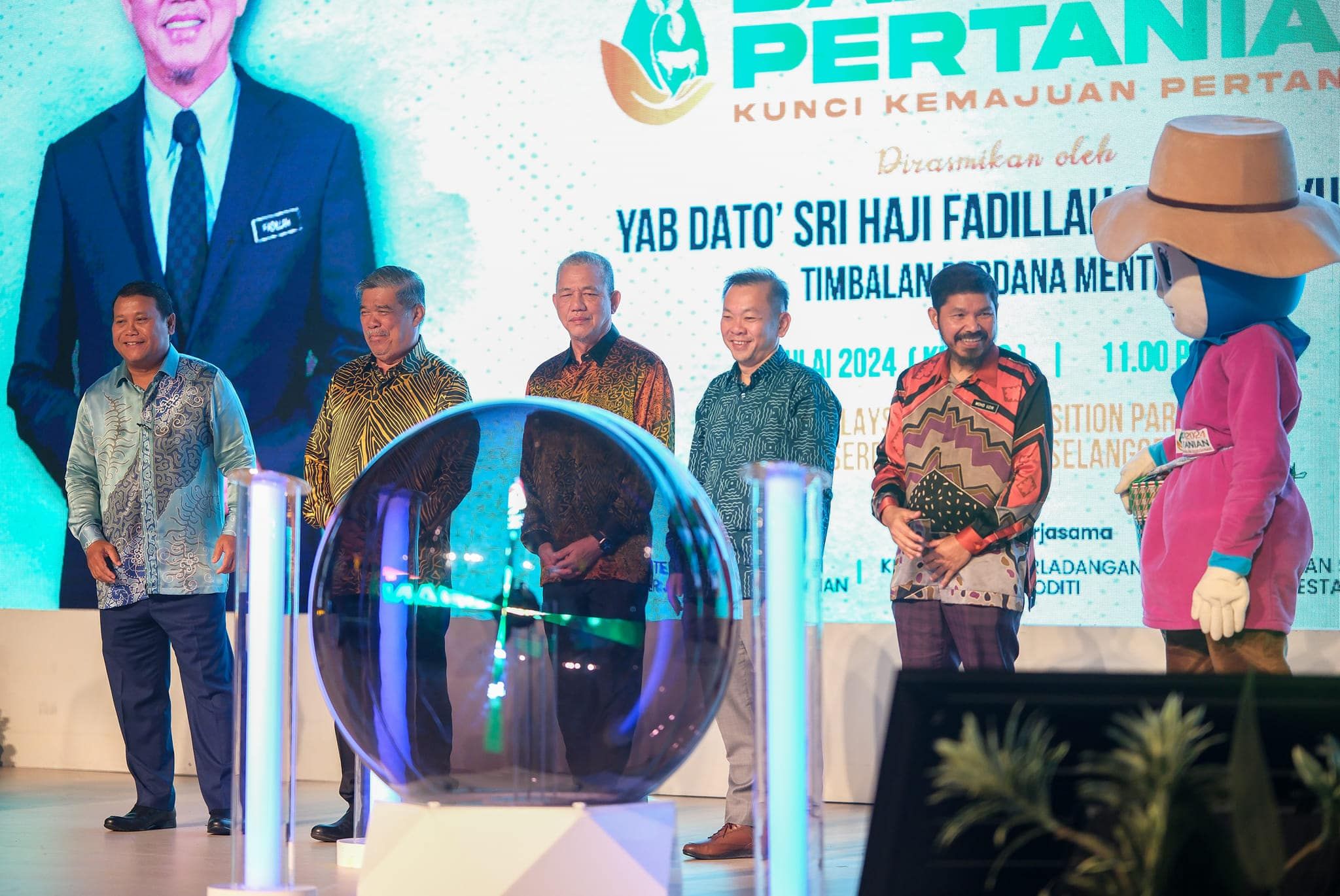 全国农业普查涉农户组织公司 法迪拉：促进农业可持续发展