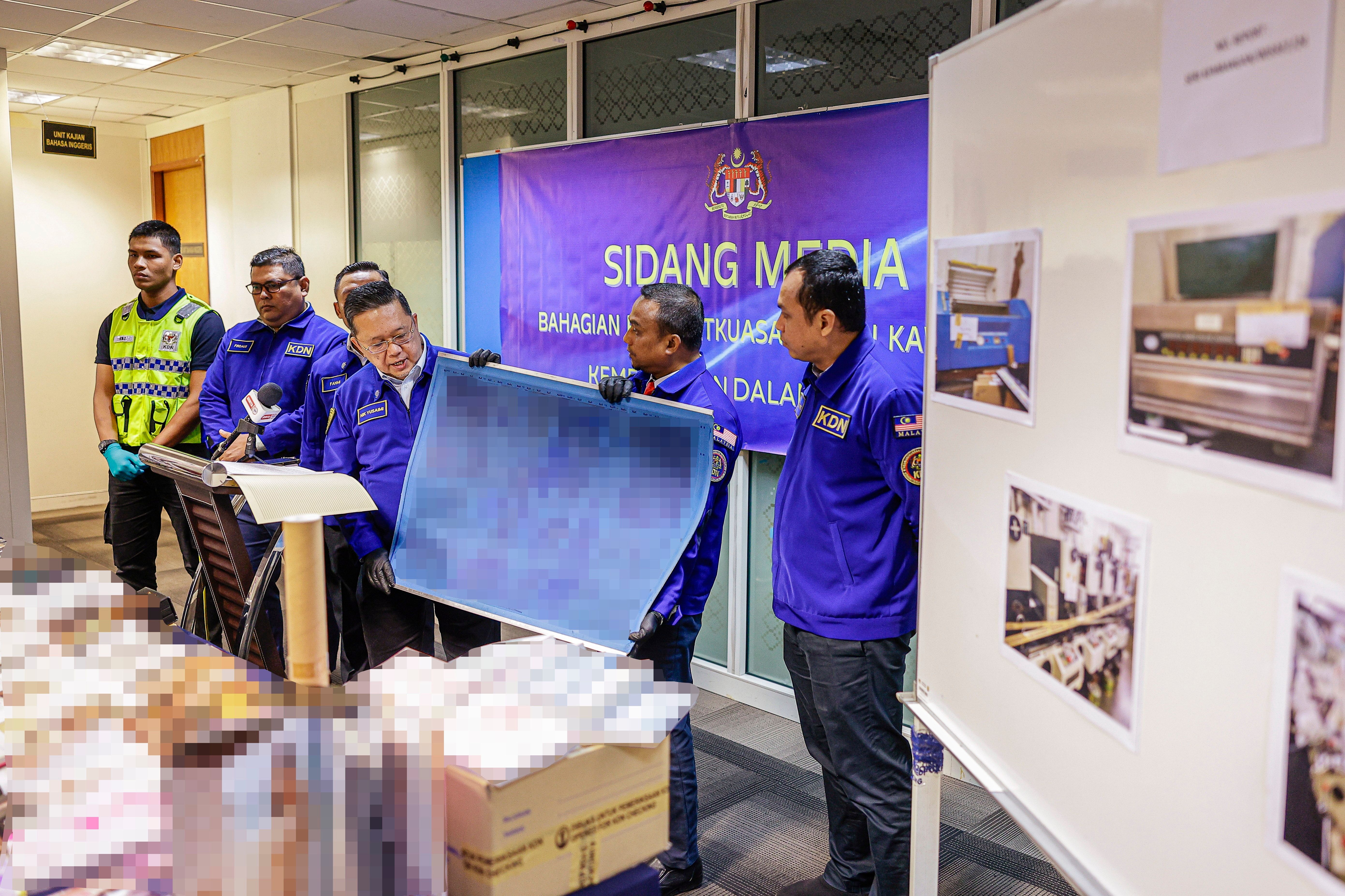 Hasil penerbitan, alat mainan seks bernilai RM1.2 juta dirampas, 50 individu ditahan