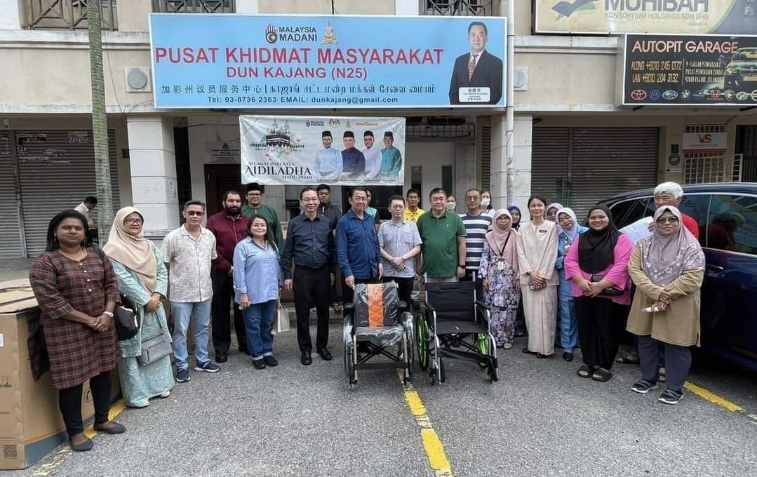 马中援助协会捐30台轮椅   张睷洋协调助加影弱势群