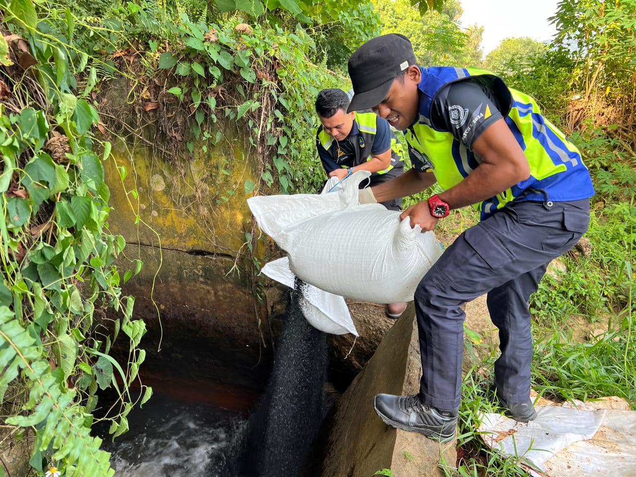 DOE nabs two for river odour pollution, liable for five years jail, RM10 mln fine