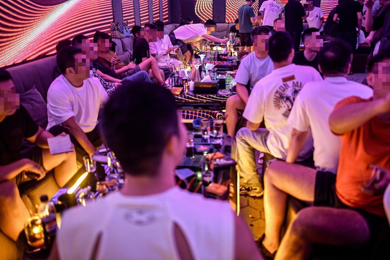 夜店最贵K房陪坐叫价3万  移民局突击捕213外籍者