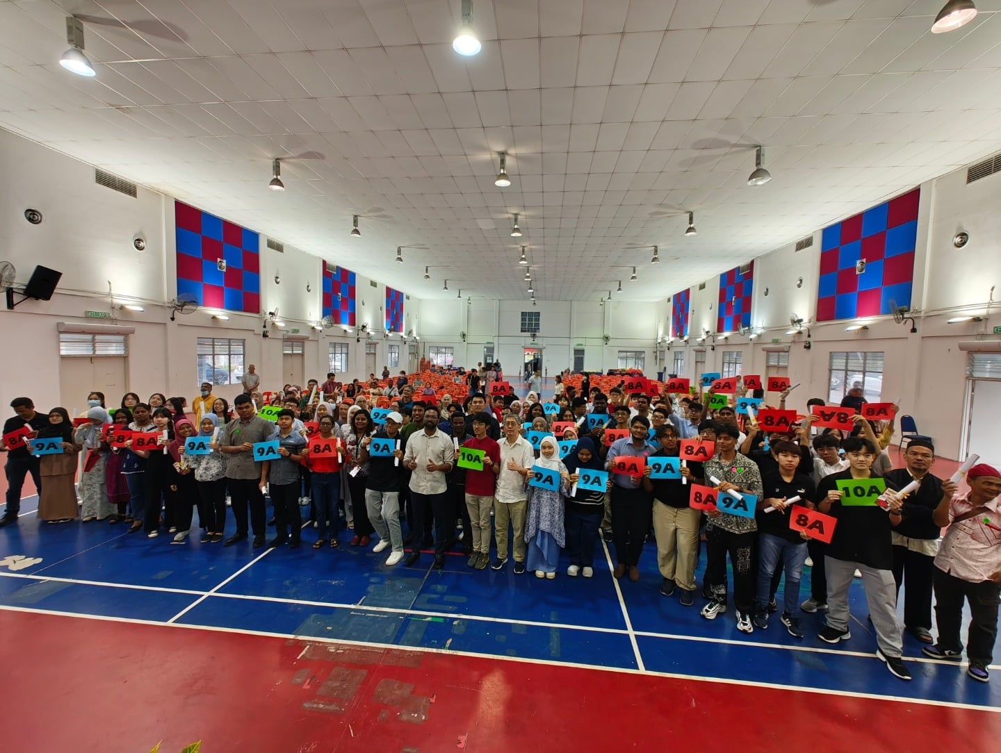 峇卡斯拨逾3.5万  奖励147SPM优秀生