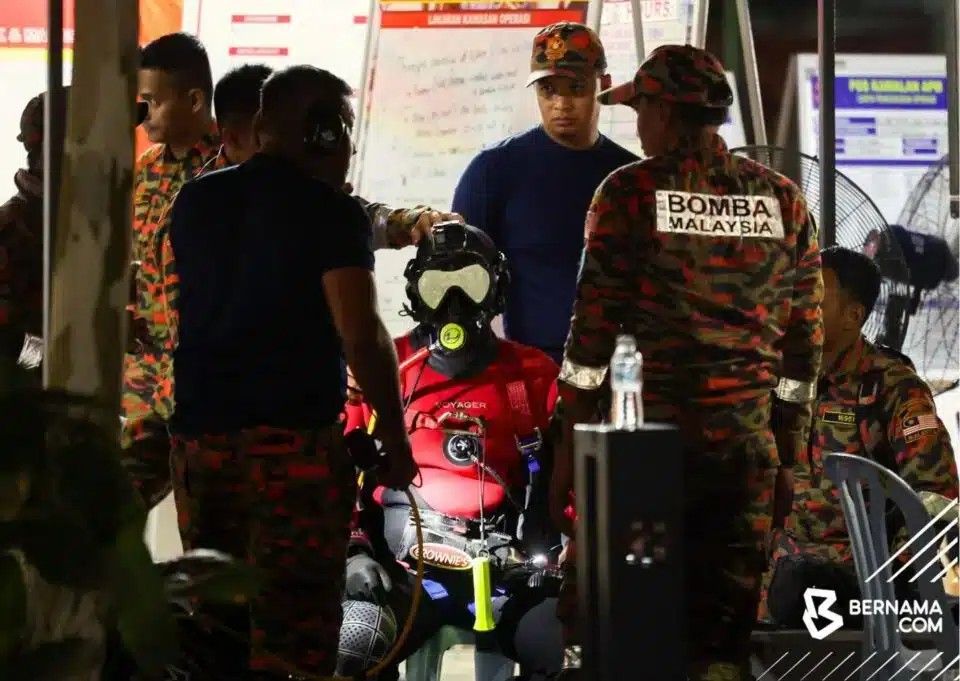 【印度清真寺路地陷】污水站深如5层楼高 消拯员冒毒气危险轮流潜入搜寻