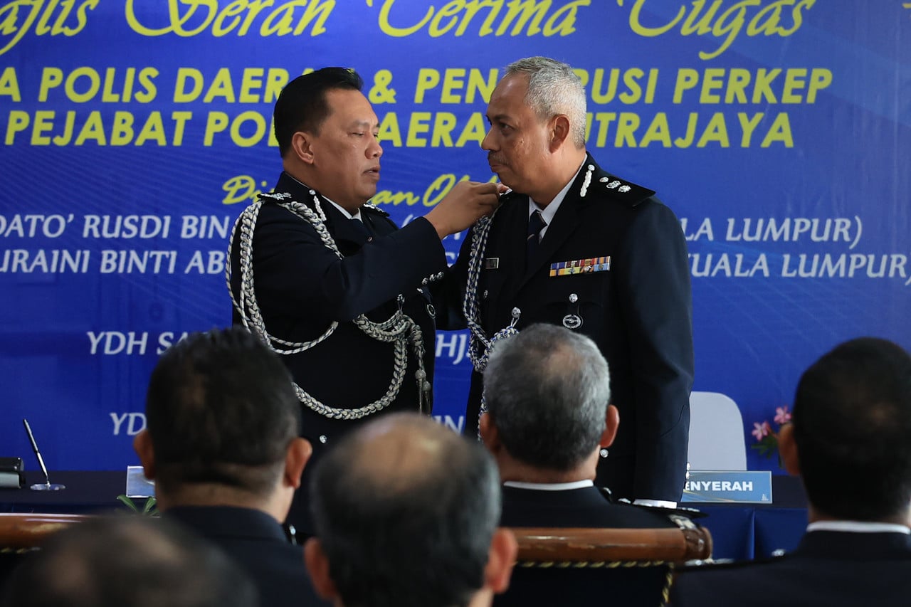 Pemain bola sepak bawa kerambit suspek baling bom petrol di pusat hiburan