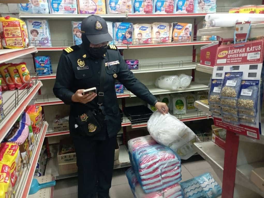 高于定价出售粗细白糖 超市被取缔充公逾200包糖