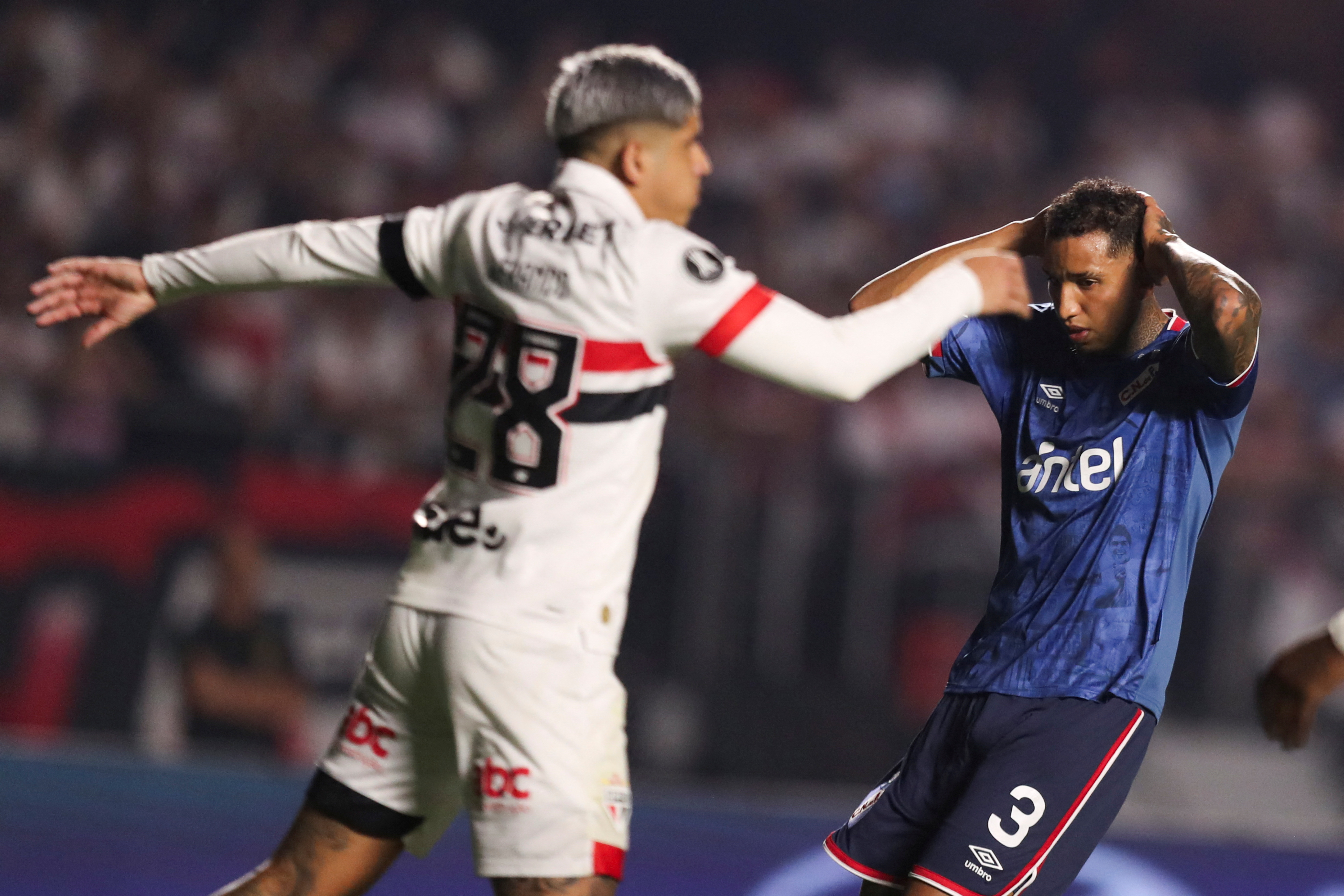 Football: Uruguayan defender Izquierdo dies after collapsing during match