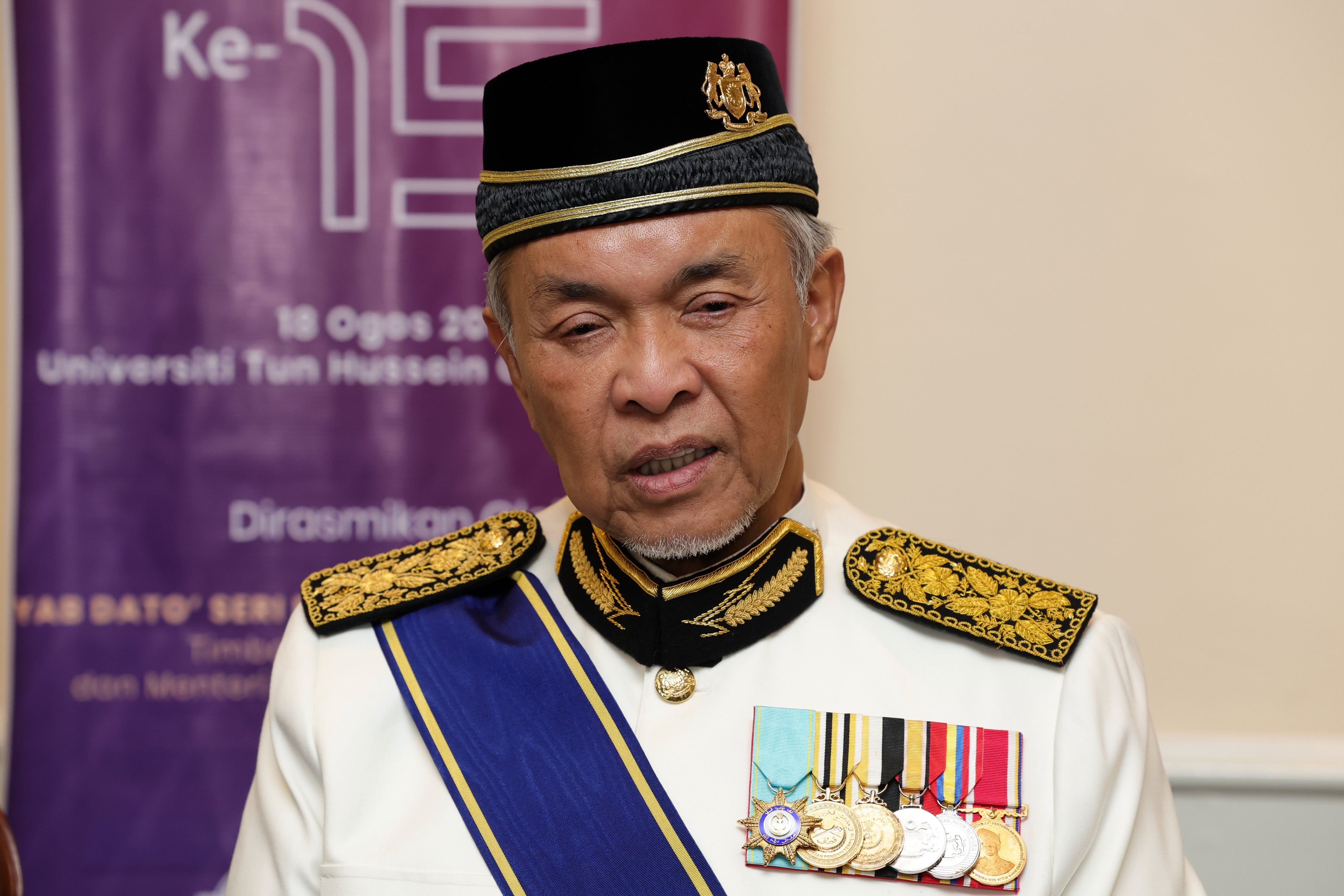 扎希：政府考虑发大专生民防部队津贴