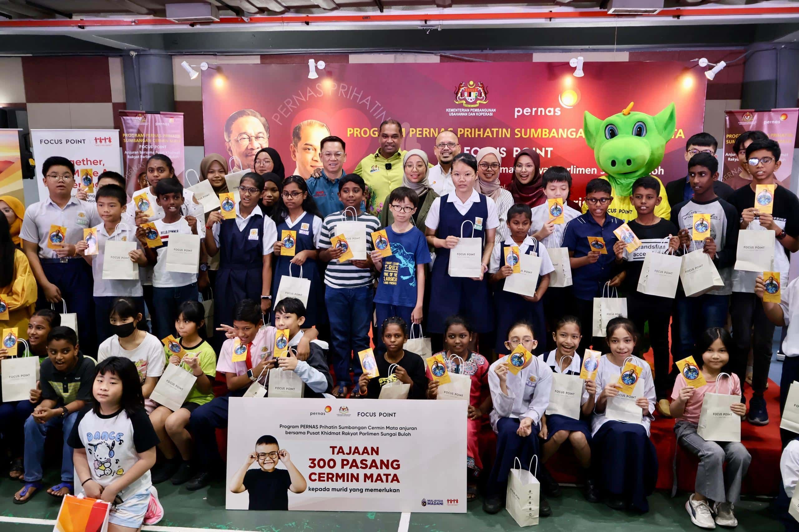 சுங்கை பூலோ தொகுதியில்  300 மாணவர்களுக்கு மூக்கு கண்ணாடி விநியோகம்- டத்தோ ரமணன் தகவல்