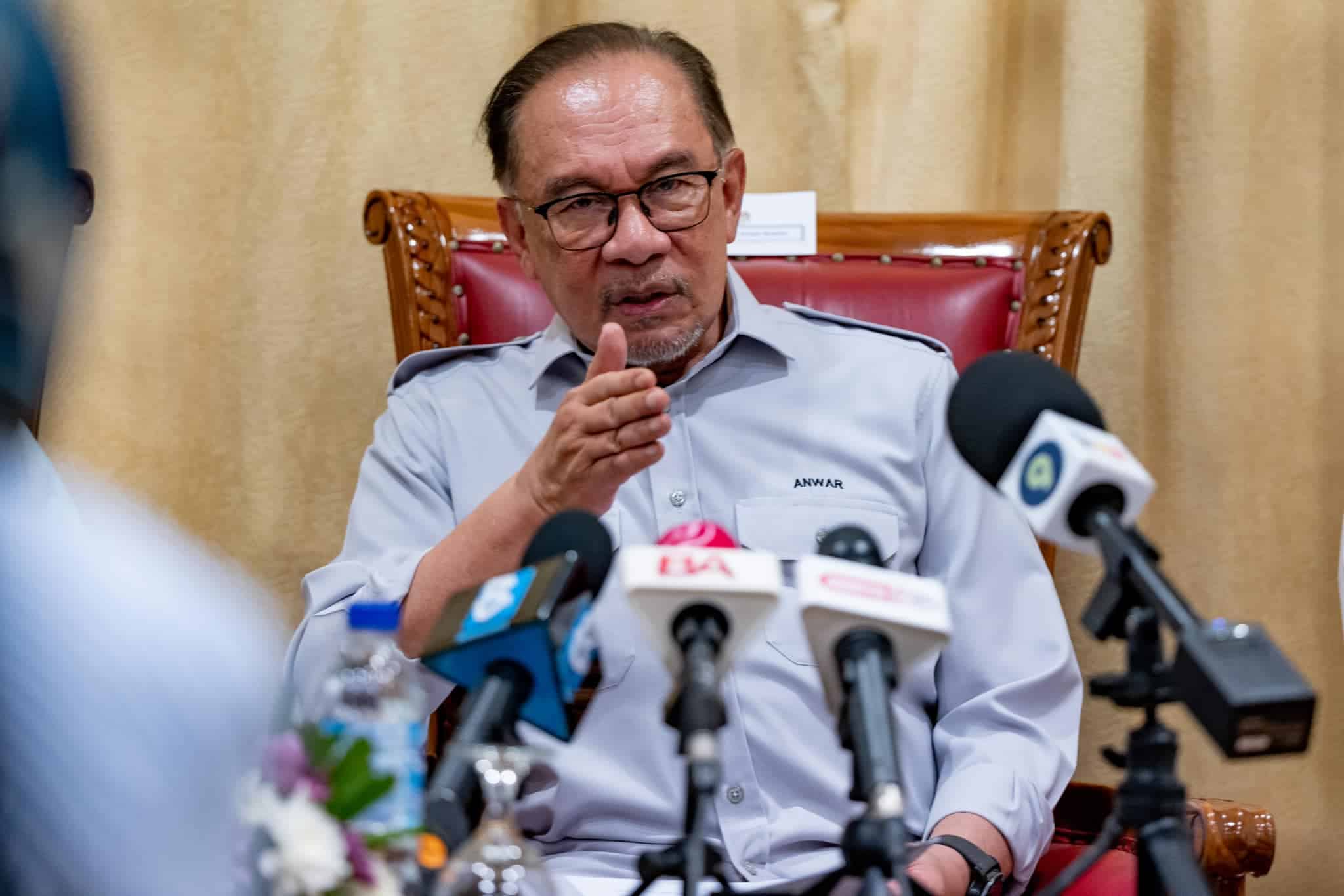 Anwar expects higher service standards after civil servant pay adjustment