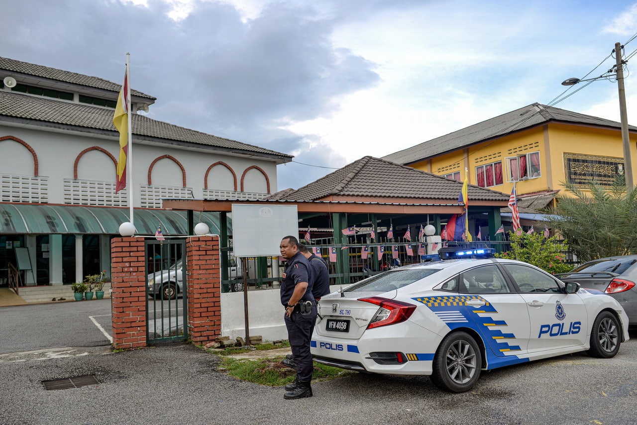 Headmistress rushed to assist after hearing woman's cries in toilet — Witness