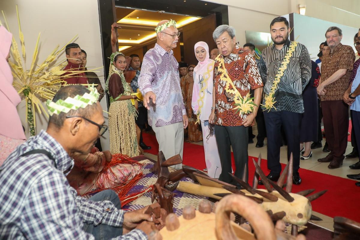 Sultan titah kerajaan peka, senggara kemudahan Orang Asli dengan baik