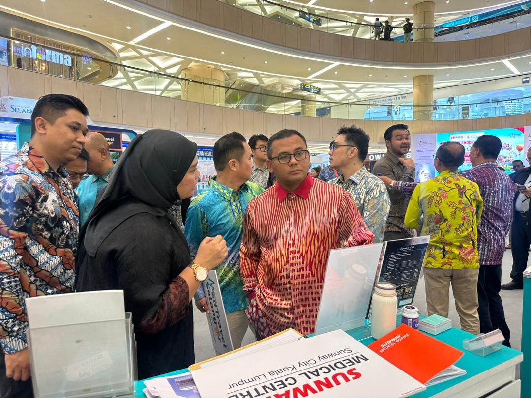 Ekspo kesihatan di Surabaya promosi rawatan yang ada di Selangor