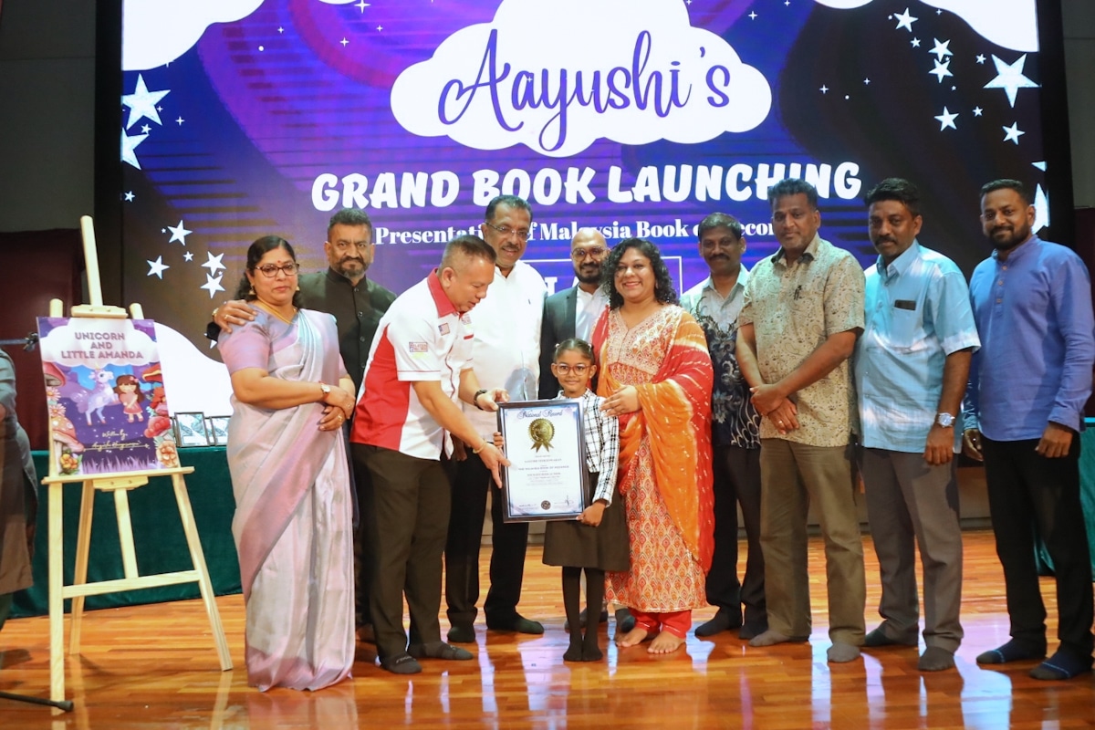 Kanak-kanak 8 tahun luncur buku, diiktiraf penulis termuda negara