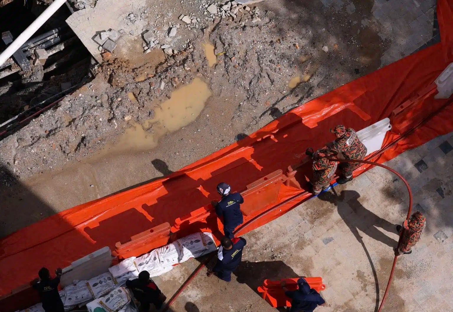 【首都地陷事故】首都市中心再现地陷  距原地仅50公尺！