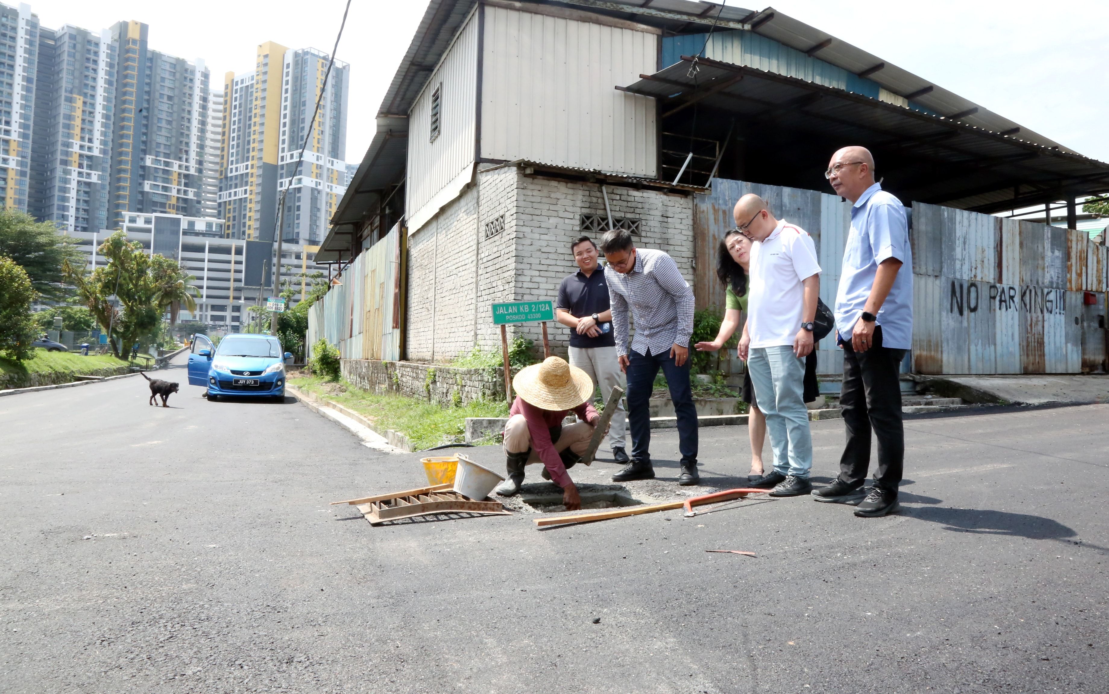 王俊伟：提升村民出行安全 20万重铺无拉港新村6道路