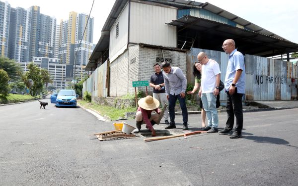 王俊伟:提升村民出行安全 20万重铺无拉港新村6道路