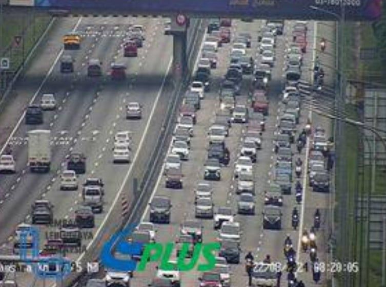 雪隆多条大道酿交通事故   武吉兰樟方向车龙长4km