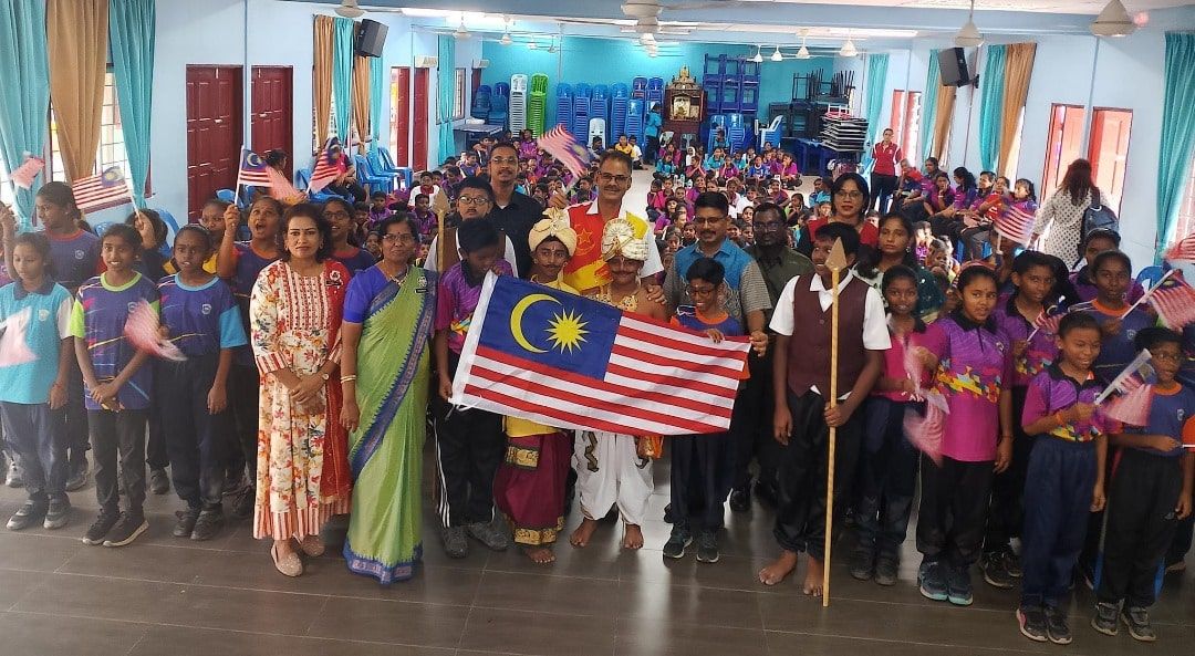 வெஸ்ட் கண்ட்ரி தீமோர் தமிழ்ப்பள்ளிக்கு டிஜிட்டல் நூலகம்- கோரிக்கையை பரிசீலிக்க பாப்பா ராய்டு வாக்குறுதி