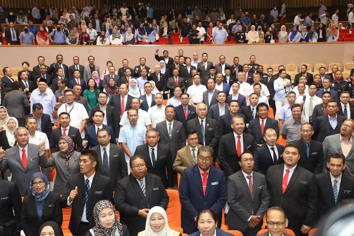 雪州公务员已领一个月花红 大臣：4月中领额外半个月