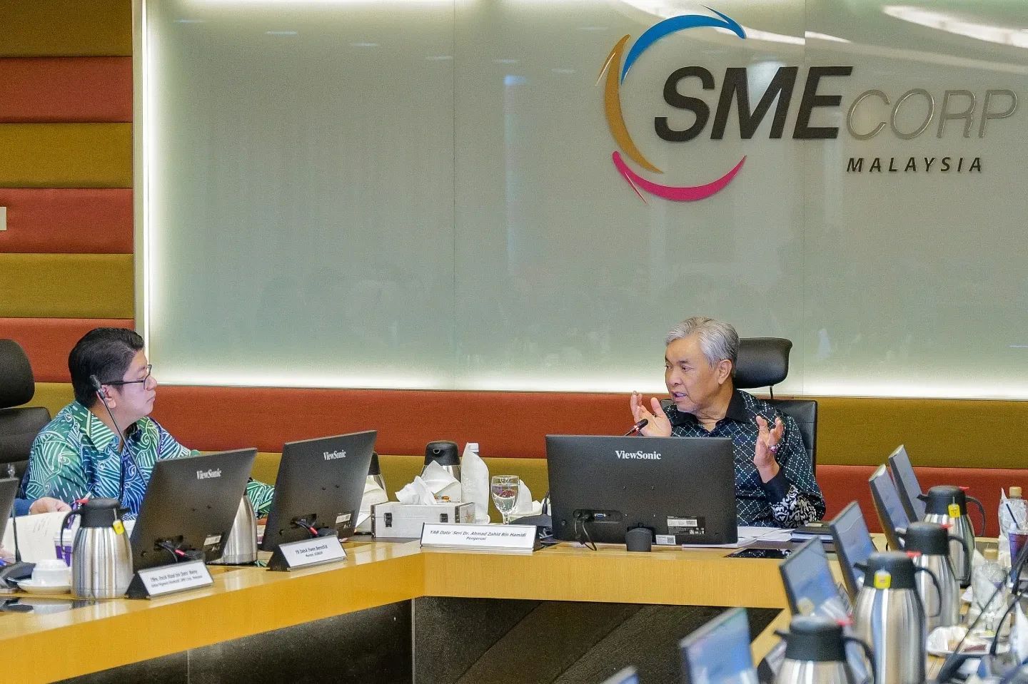 副揆：微中小型企业计划须呈成效报告