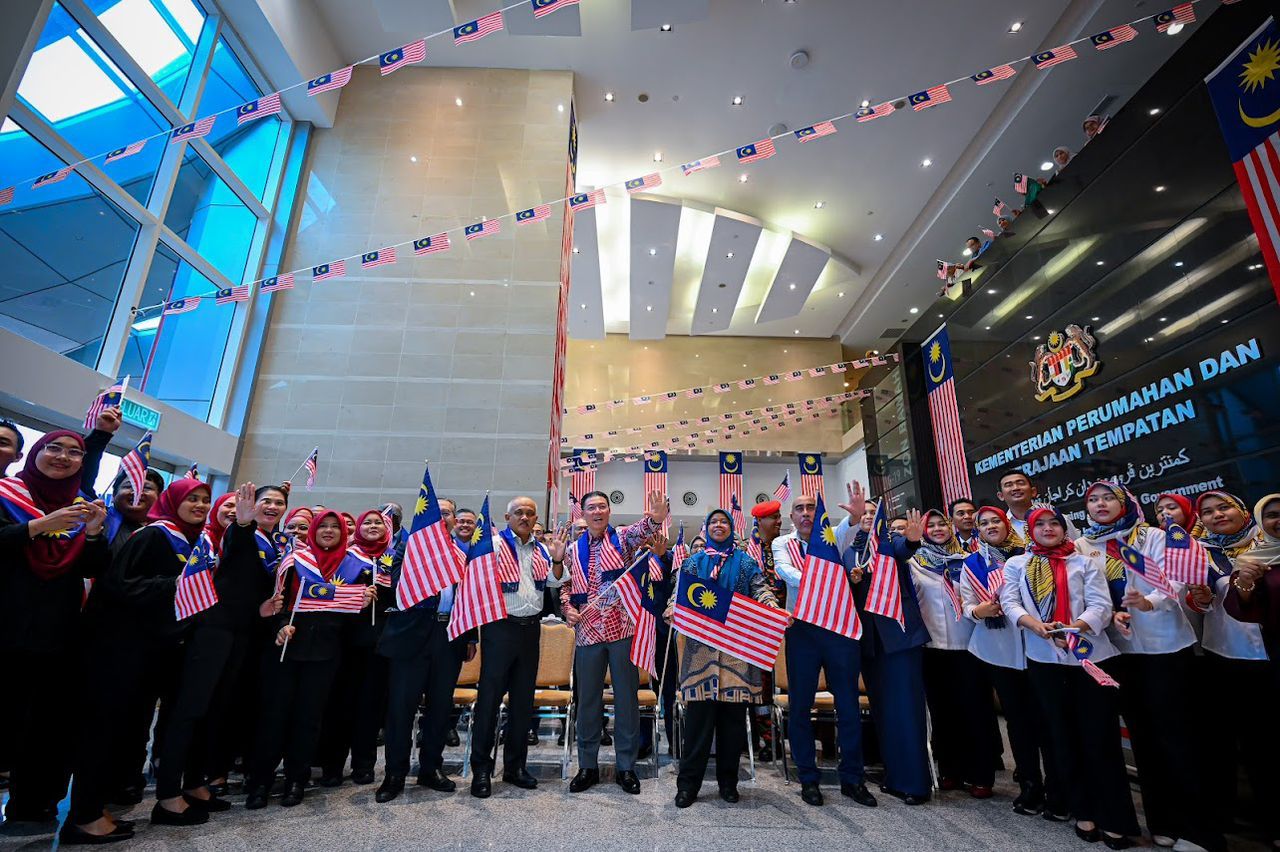 房地部挥舞辉煌条纹展现多元和谐 倪可敏吁全国齐拼经济