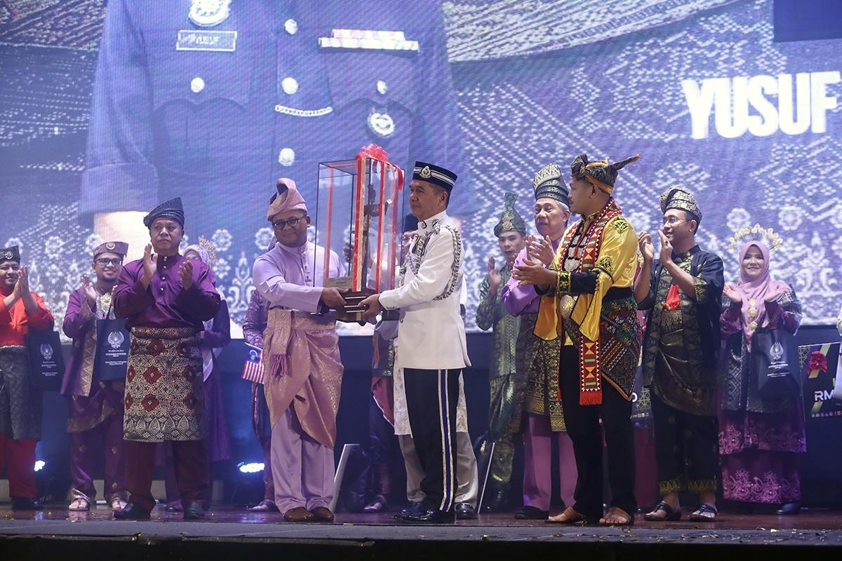 Anggota polis juara puisi merdeka peringkat kebangsaan, bawa pulang RM5,000