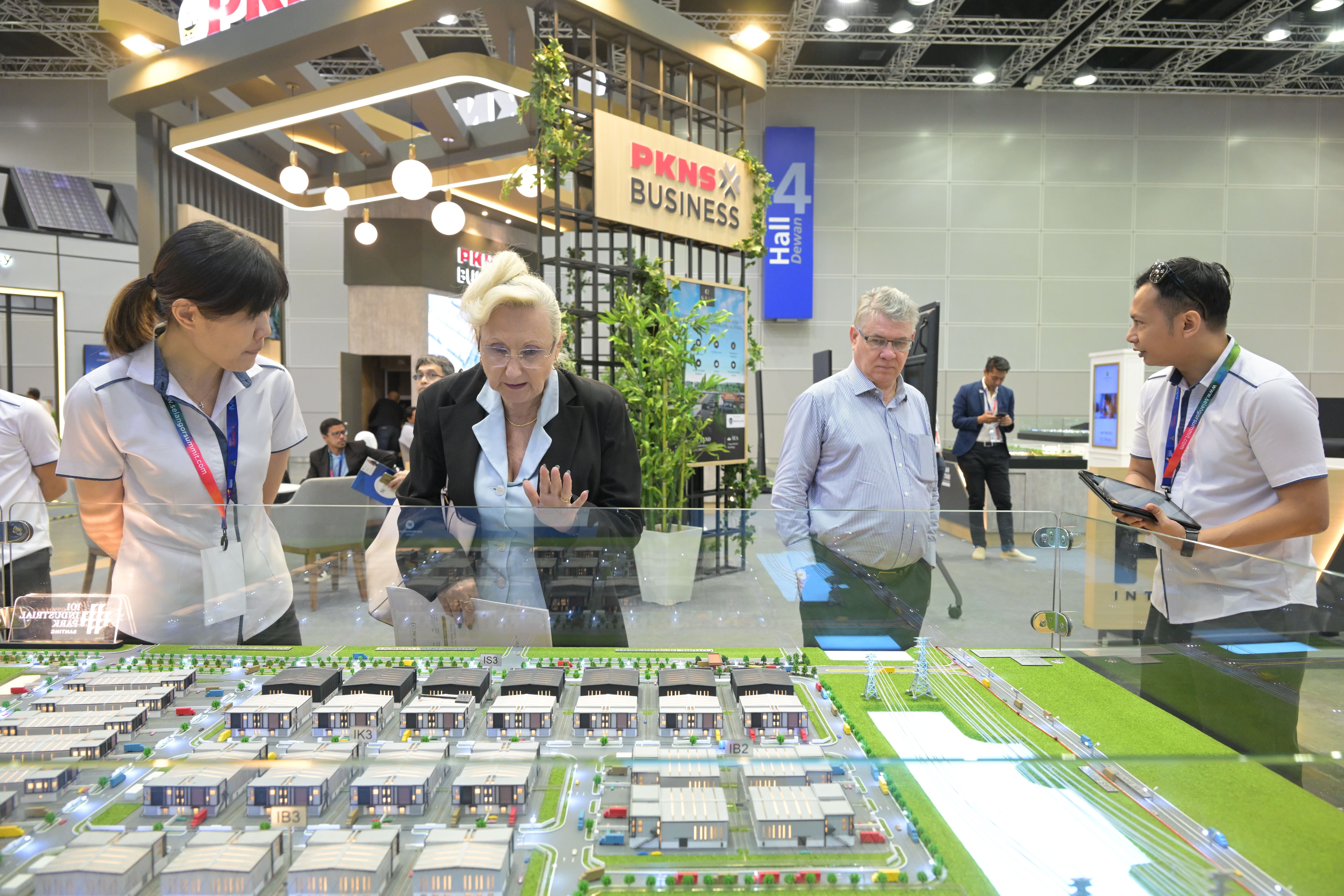 雪国际商务峰会首系列完美收官  工业园博览会潜在交易额达122亿