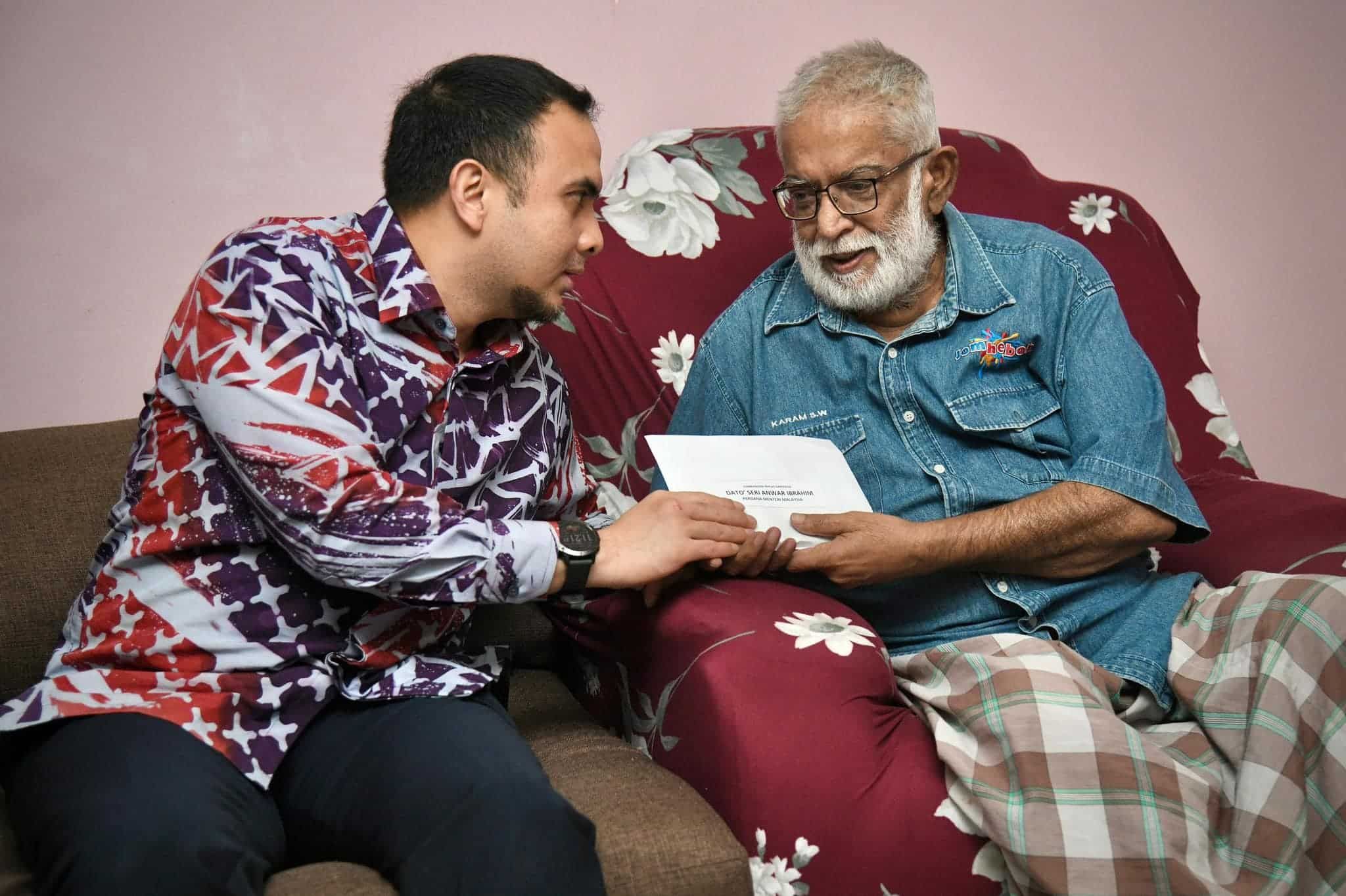 PM hulur sumbangan kepada Karam Singh Walia, ringankan beban kos perubatan