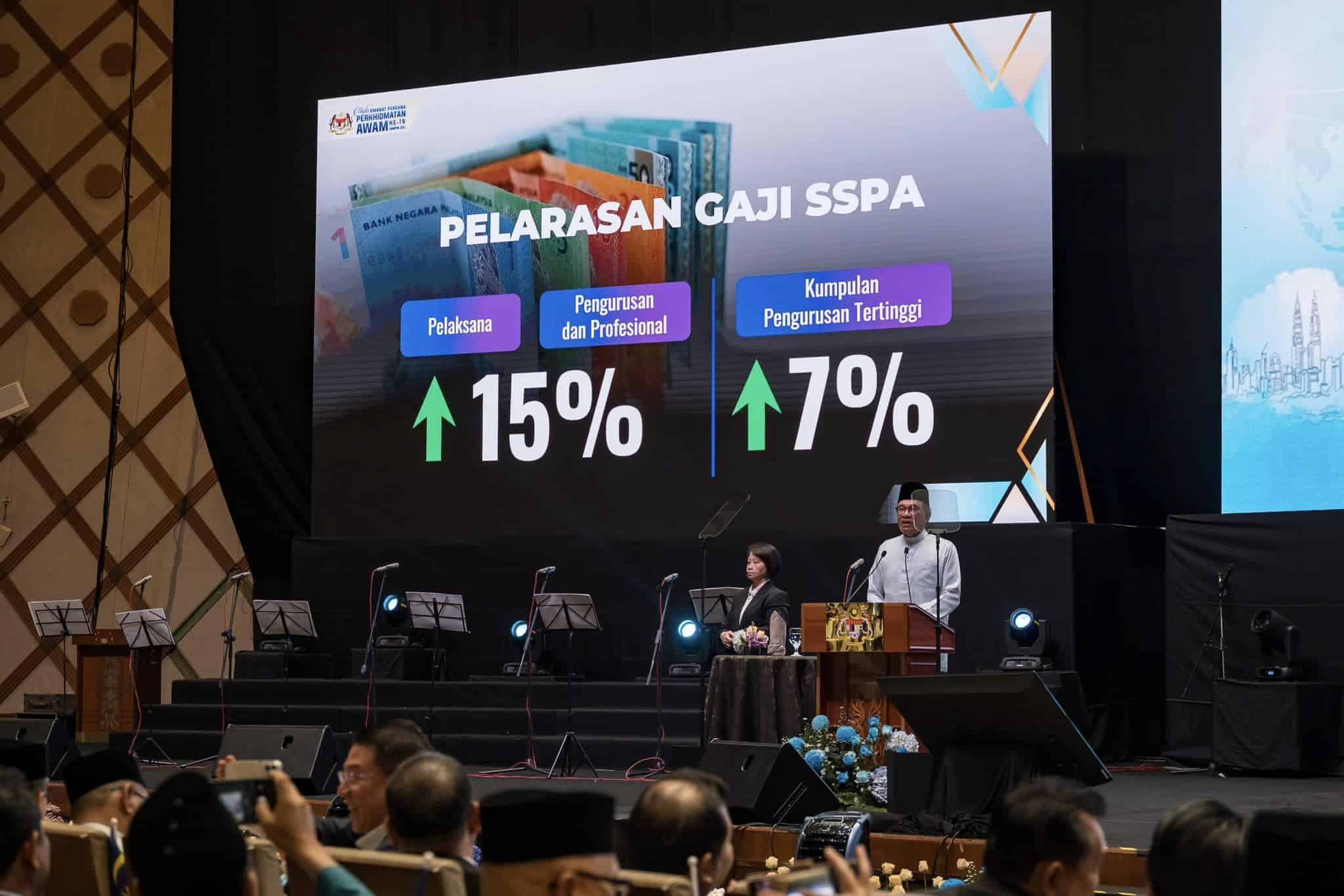 Gaji penjawat awam naik 15 peratus, kuat kuasa mulai 1 Disember