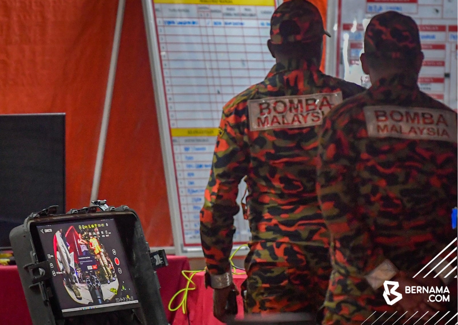 Tanah jerlus: Bomba giat rungkai timbunan sepanjang 15 meter di lurang kumbahan