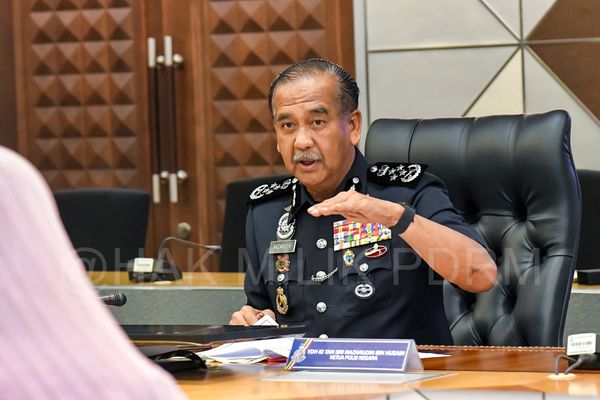 警队一哥:警方有权查可疑民众手机