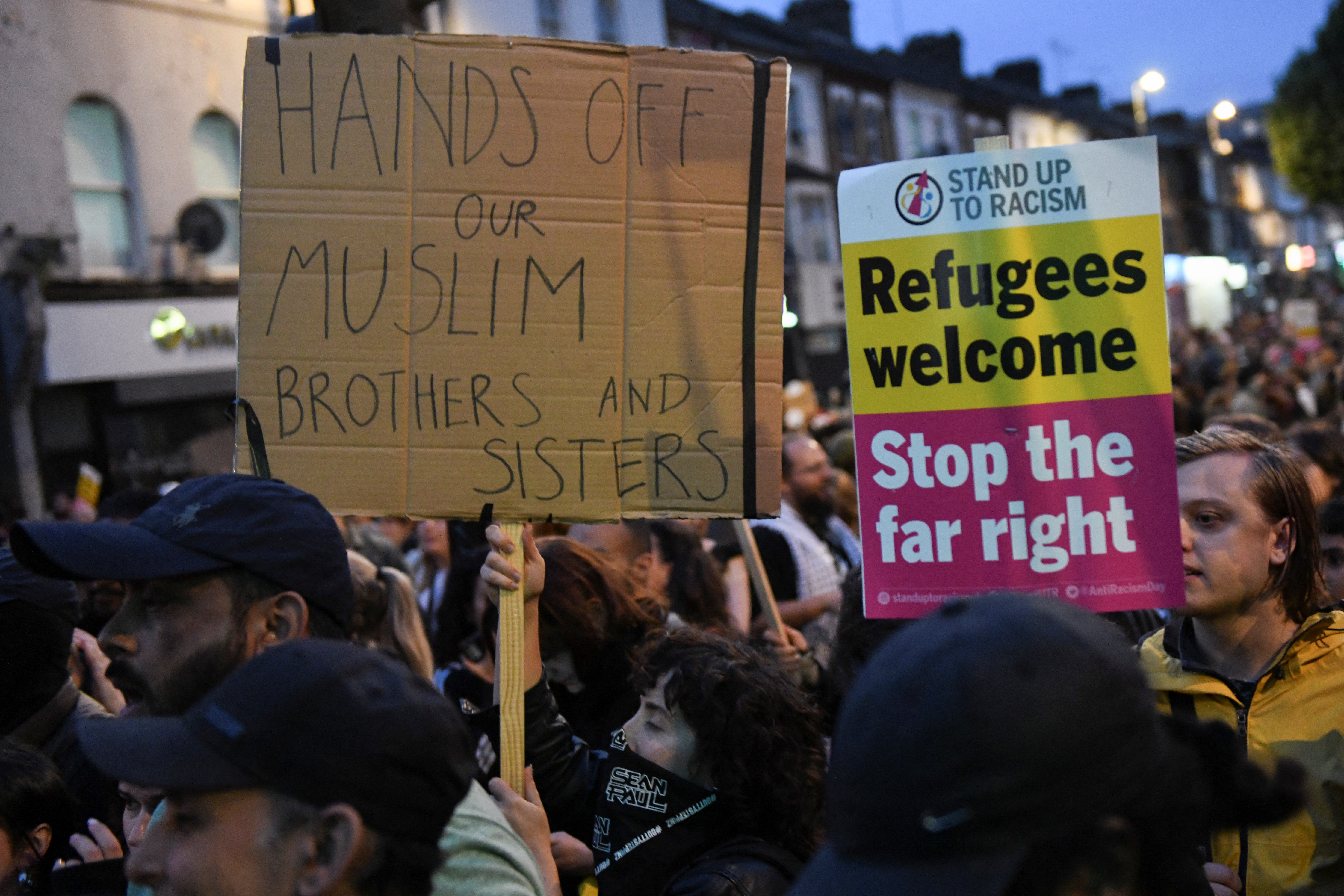 Anti-racism protests sweep UK after far-right riots