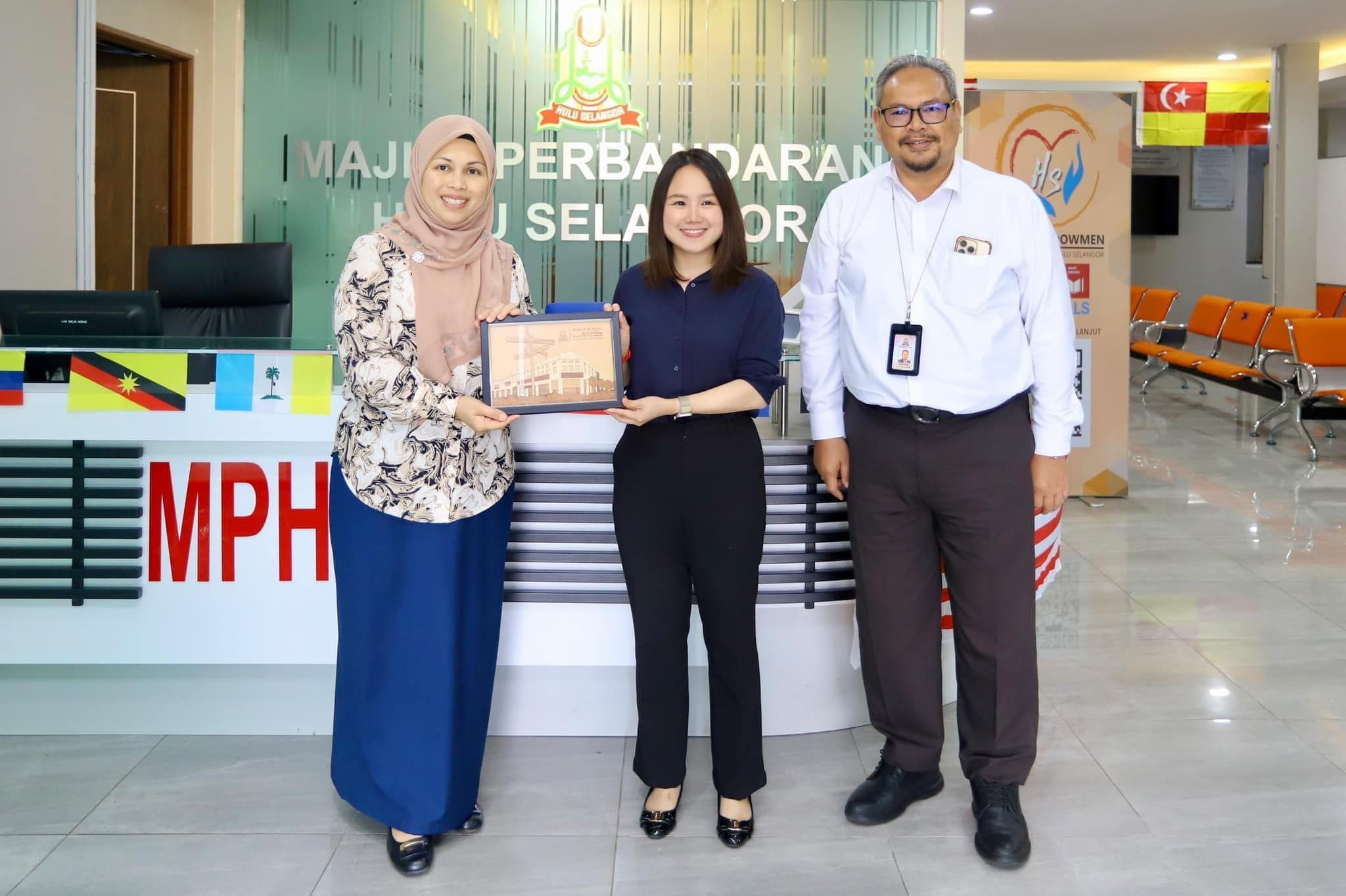 彭小桃会晤乌雪市议会主席 重点讨论选区数课题