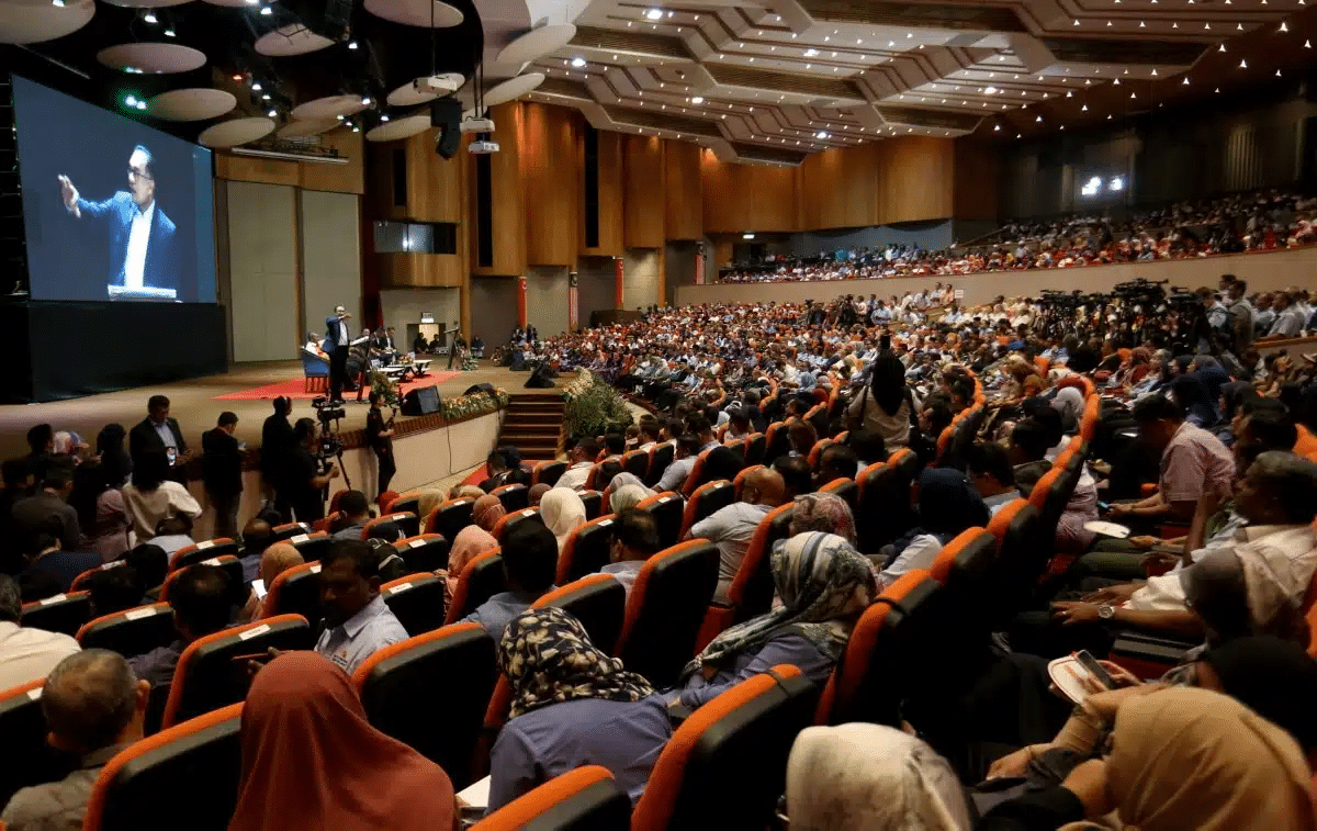 Anwar announces salary adjustment of up to 15 pct for civil servants