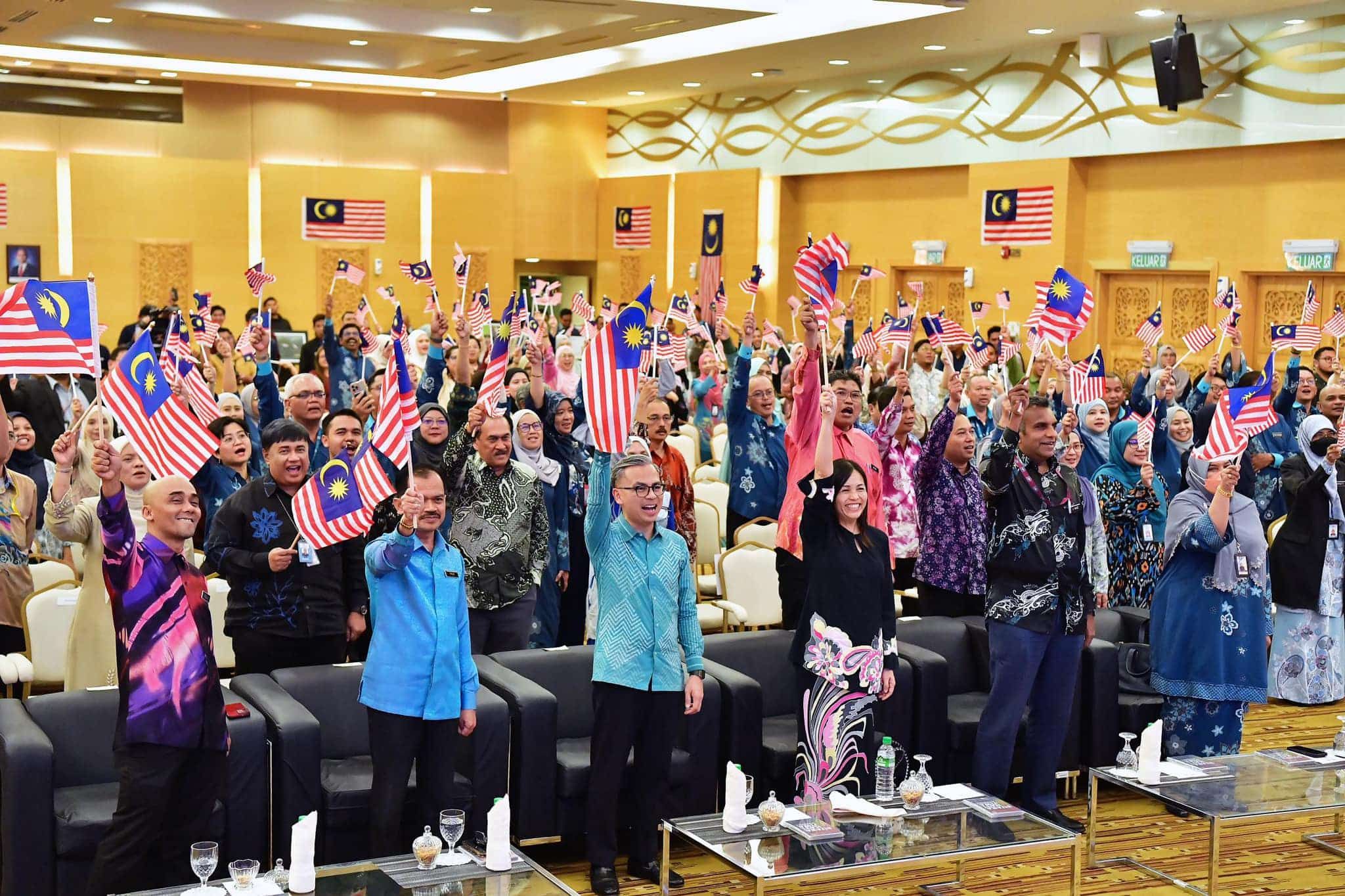 社媒平台守则明年起生效  法米：近期交流拟定指南