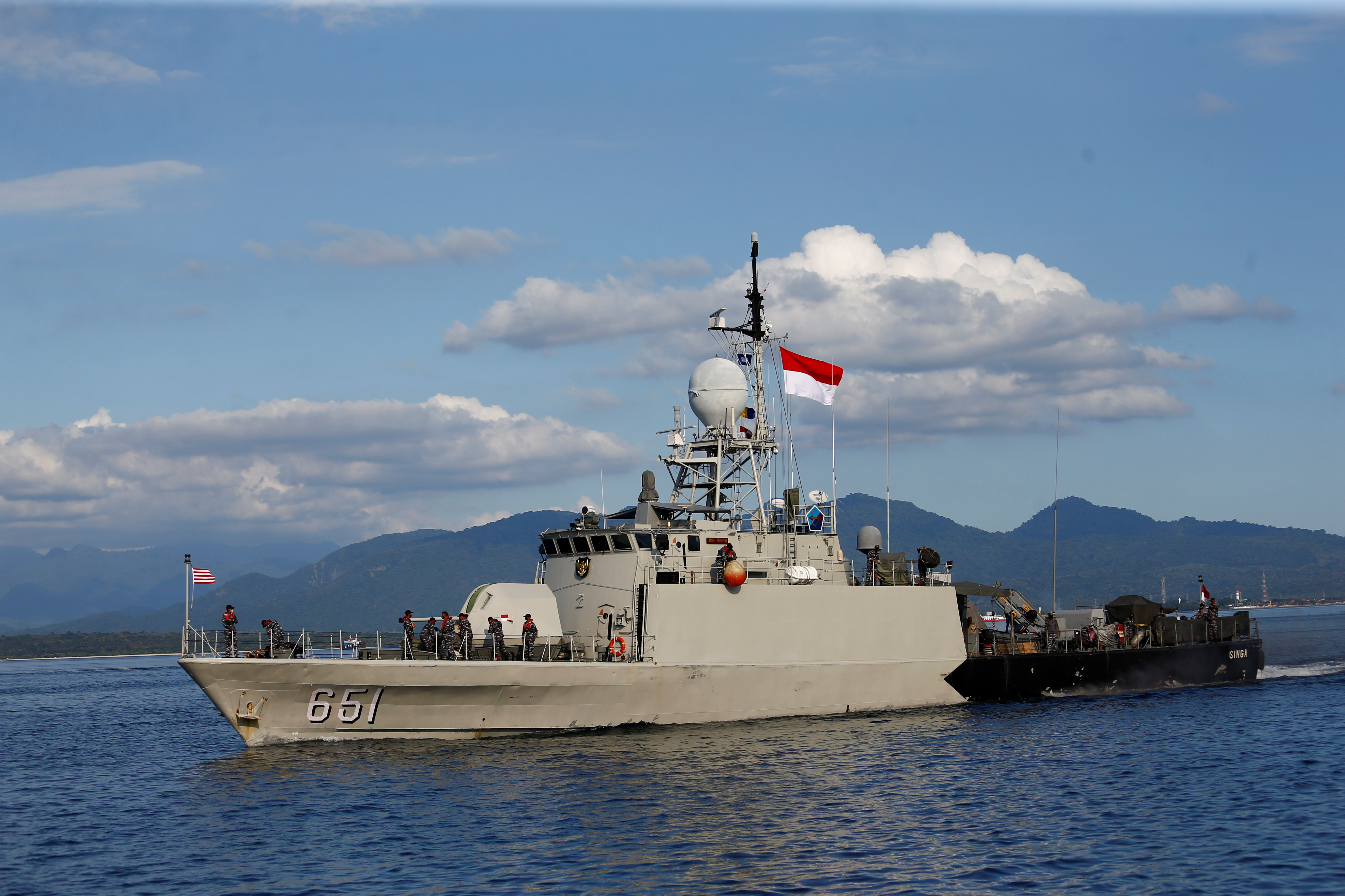 Indonesian Navy intercepts speed boat carrying undocumented migrants